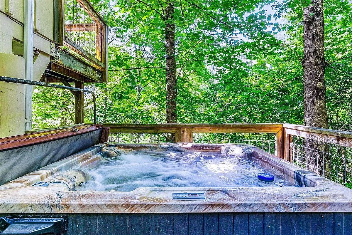 House, Multiple Beds (Hillside Hideaway) | Outdoor spa tub
