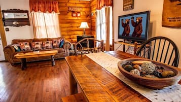 Maison, plusieurs lits (Hillside Hideaway) | Coin séjour