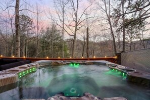Hus - flera sängar (Smoky Fox Lodge) | Bubbelpool utomhus