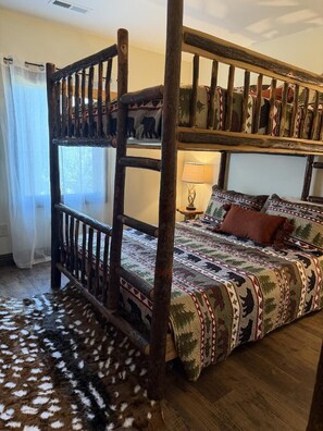House, Multiple Beds (The Ancient Bear's Den) | 3 bedrooms - The Ancient Bear's Den (Kodak)