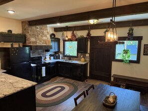 Ferienhaus, Mehrere Betten (The Ancient Bear's Den) | Eigene Küche
