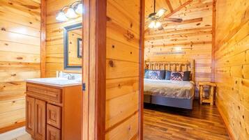 House, Multiple Beds (Splash Mountain Lodge)