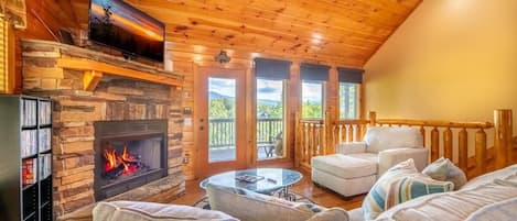 House, Multiple Beds (Simply Heaven in the Smokies) | Living area