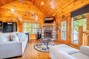 Living area - Simply Heaven in the Smokies (Sevierville)