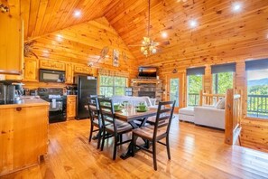 Interior - Simply Heaven in the Smokies (Sevierville)