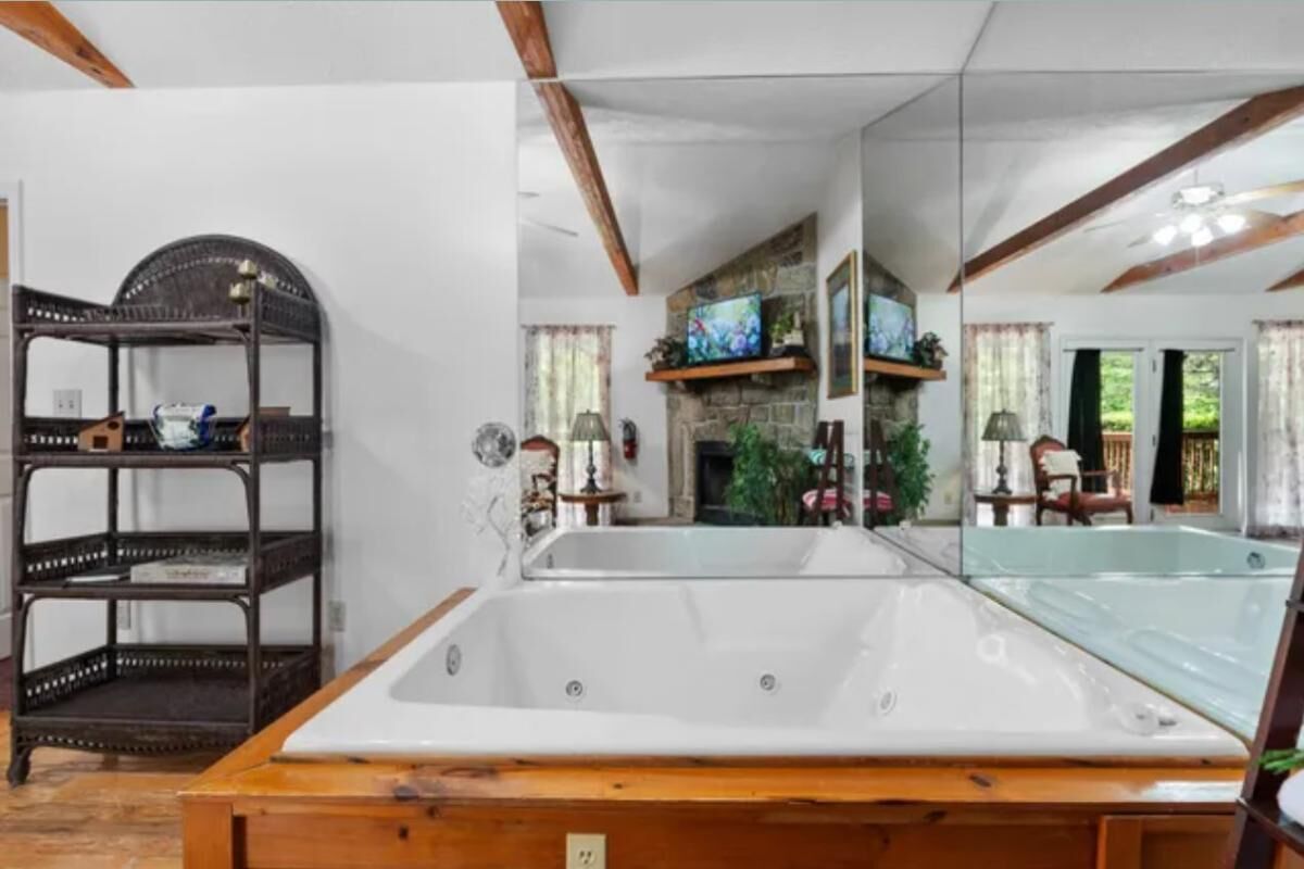House, Multiple Beds (Mountain Dew) | Interior
