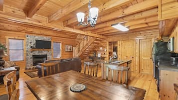 Casa, varias camas (White Oak 212) | Restaurantes