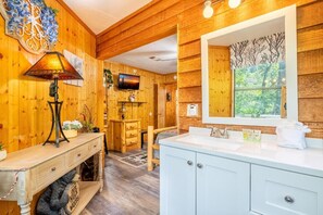 House, Multiple Beds (The Mountain Dacha) | Interior - The Mountain Dacha (Sevierville)