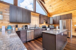 House, Multiple Beds (Serenity Summit) | Private kitchen - Serenity Summit (Sevierville)