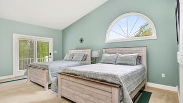 3 bedrooms, desk, iron/ironing board, internet