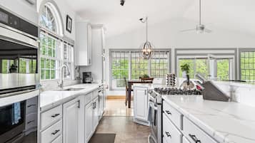 Coffee/tea maker, fridge, microwave, oven