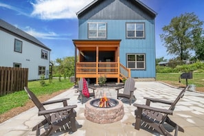 House, Multiple Beds (Blue Beauty) | Terrace/patio - Blue Beauty (Sevierville)