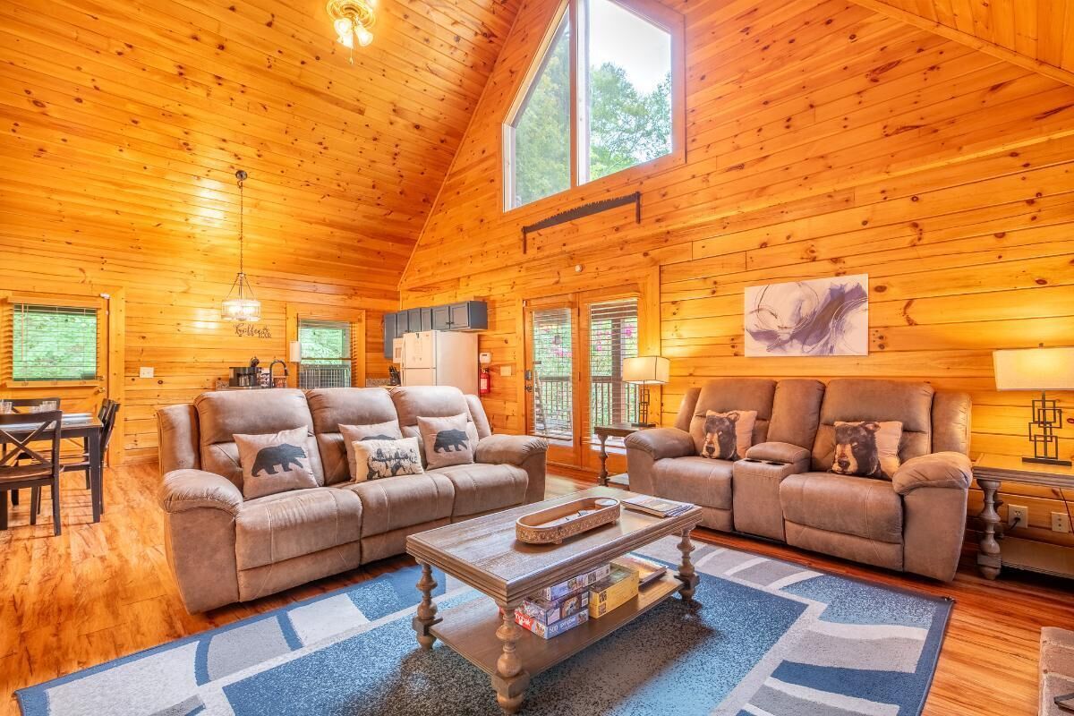 House, Multiple Beds (Moonshine Hollow) | Living area