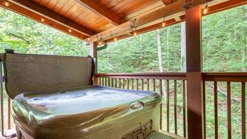 House, Multiple Beds (Moonshine Hollow) | Outdoor spa tub