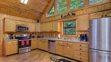 House, Multiple Beds (Sage Grass Retreat) | Private kitchen