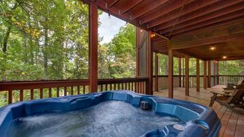 Rumah, Beberapa Tempat Tidur (Sage Grass Retreat) | Bathtub spa outdoor