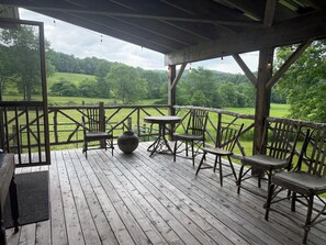 Outdoor dining - Peaceful country retreat near Cooperstown (Fly Creek)