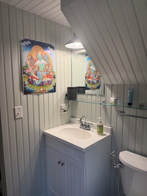 Bathroom - Peaceful country retreat near Cooperstown (Fly Creek)