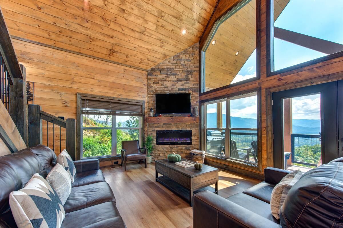 House, Multiple Beds (Black Bear-y Ridge) | Living area