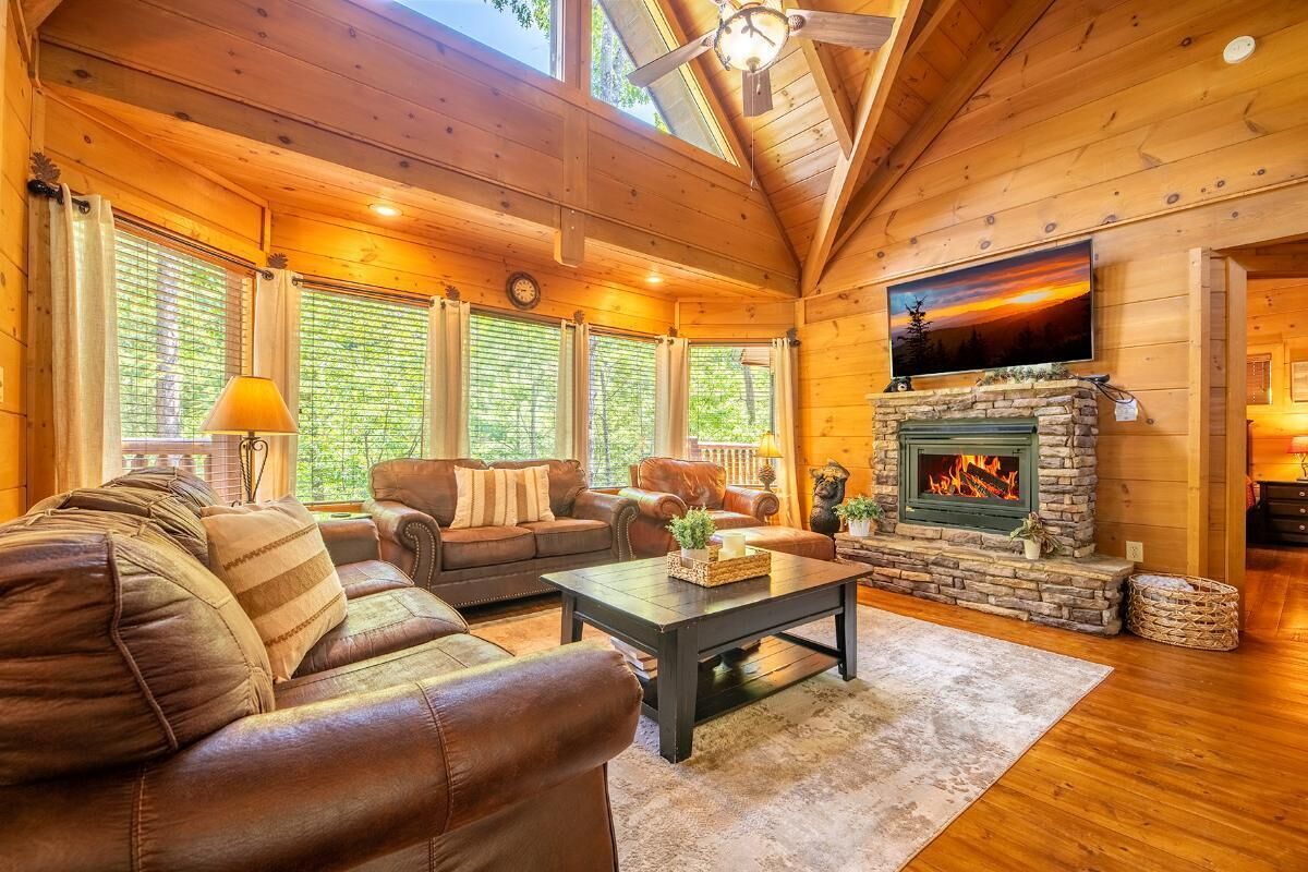 House, Multiple Beds (Smoky Breeze Retreat) | Living area