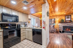Condo, 1 cama King size y sofá cama (Mountain View) | Cocina privada