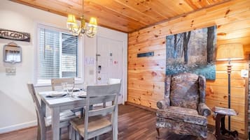 Condo, 1 King Bed with Sofa bed (Mountain View) | Dining