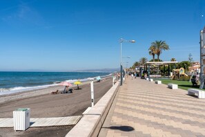 Beach - Calle Marbella 12 - Duplex flat with sun terrace (Llanos, Los (Torrox-Costa))