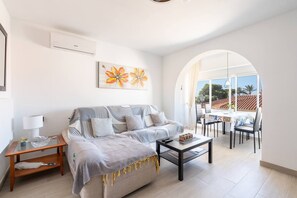 TV - Calle Marbella 12 - Duplex flat with sun terrace (Llanos, Los (Torrox-Costa))