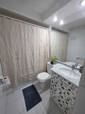 Hair dryer, towels, soap, shampoo - Vrbo Property (Las Condes)