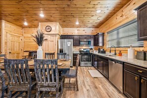 House, Multiple Beds (Rustic Modern Mountain Cabin) | Private kitchen - Rustic Modern Mountain Cabin (Pigeon Forge)