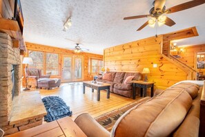 House, Multiple Beds (Moonshine Lodge) | Living area - Moonshine Lodge (Gatlinburg)