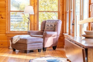 House, Multiple Beds (Moonshine Lodge) | Living area - Moonshine Lodge (Gatlinburg)