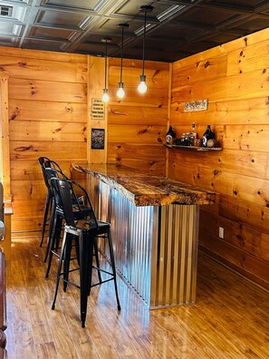 House, Multiple Beds (Moonshine Lodge) | Bar (on property) - Moonshine Lodge (Gatlinburg)