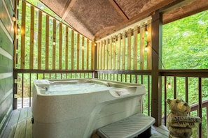 Ferienhaus, Mehrere Betten (Bearly Livin') | Außen-Whirlpool