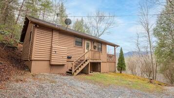 House, 1 King Bed (Cozy Bear Hideaway) | Exterior