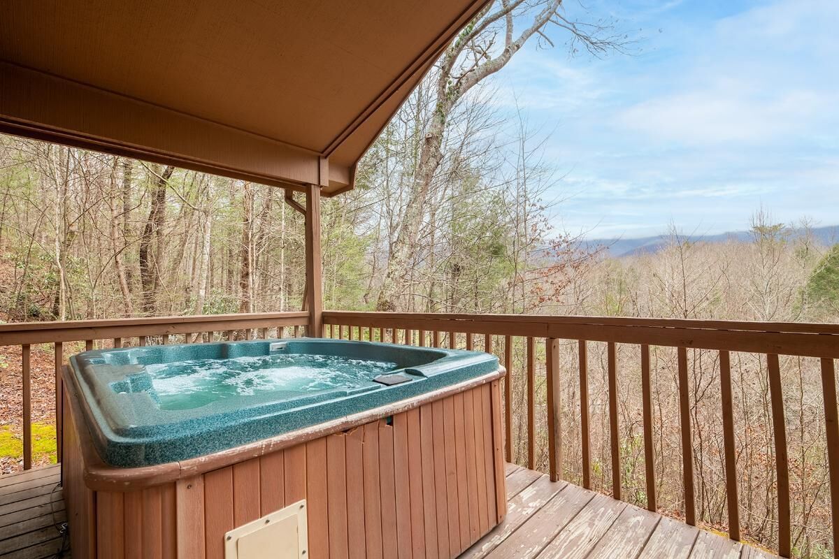 Casa, 1 cama de matrimonio grande (Cozy Bear Hideaway) | Bañera de hidromasaje al aire libre