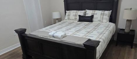 3 chambres, fer et planche à repasser, Wi-Fi gratuit, draps fournis