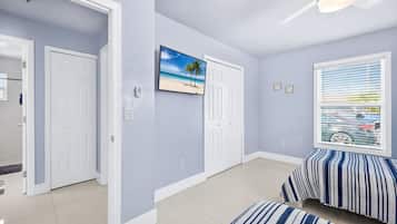 Iron/ironing board, bed sheets
