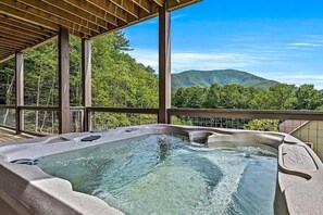House, Multiple Beds (Revetta Retreat) | Outdoor spa tub - Revetta Retreat (Sevierville)