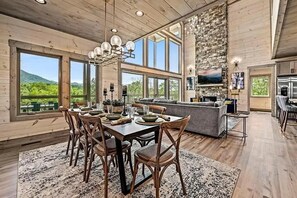 House, Multiple Beds (Revetta Retreat) | Dining - Revetta Retreat (Sevierville)