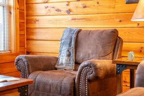 House, Multiple Beds (Blackberry Bijou) | Interior - Blackberry Bijou (Pigeon Forge)