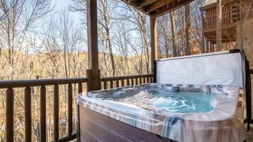 Ferienhaus, Mehrere Betten (TreeTop Lodge) | Außen-Whirlpool