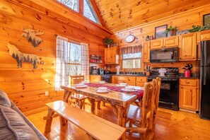 ハウス ベッド (複数台) (TreeTop Lodge) | 専用キッチン