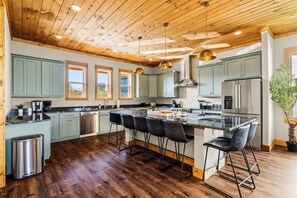 Ferienhaus, Mehrere Betten (Skyline Chalet) | Eigene Küche