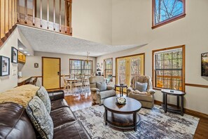 House, Multiple Beds (Lazy Dayz) | Living area - Lazy Dayz (Pigeon Forge)