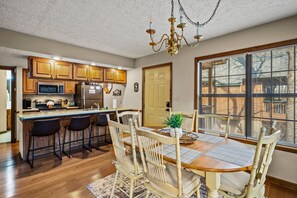 House, Multiple Beds (Lazy Dayz) | Dining - Lazy Dayz (Pigeon Forge)