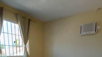 Ferros/tábuas de passar roupa, Wi-Fi, roupa de cama