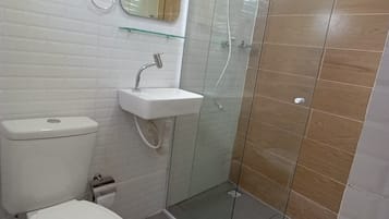 Serviettes fournies, savon, papier toilette