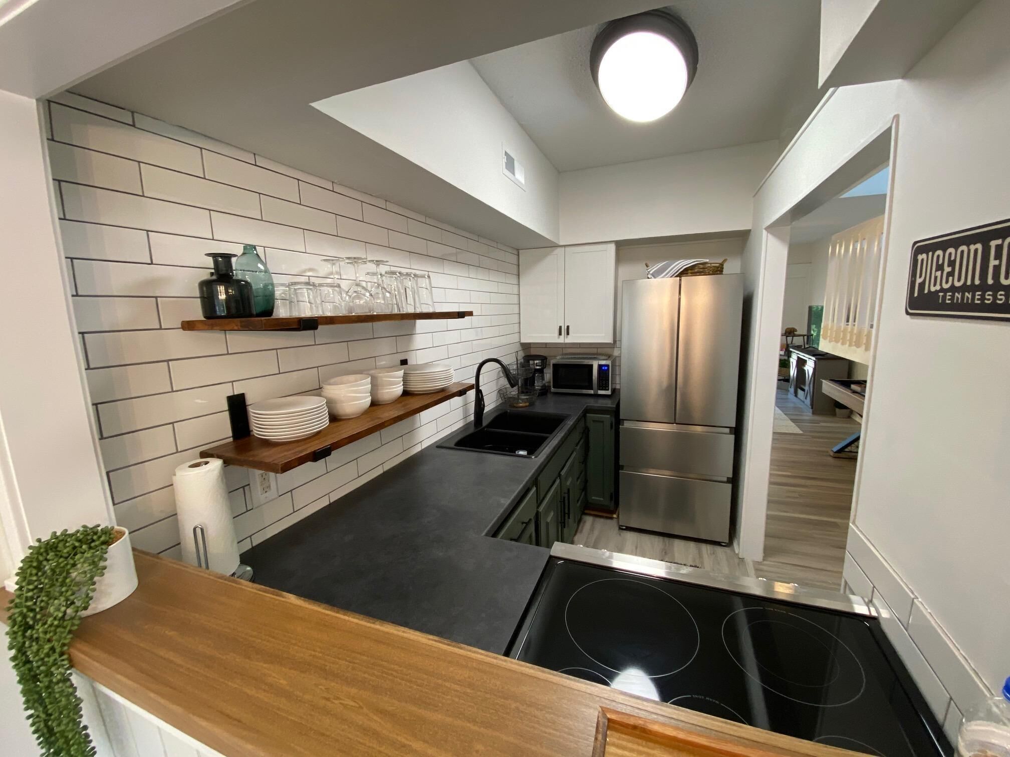 Condo, 1 King Bed with Sofa bed (Tuck Away Place) | Private kitchen