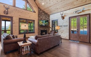 House, Multiple Beds (Misty Shadows) | Living area - Misty Shadows (Sevierville)